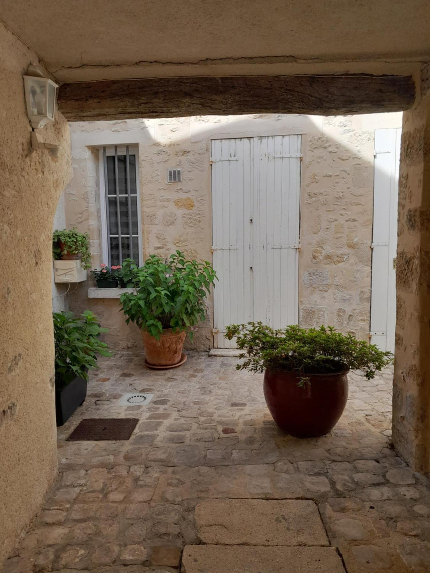 Gite La Folie De Seraphine Apartment Senlis  Exterior photo